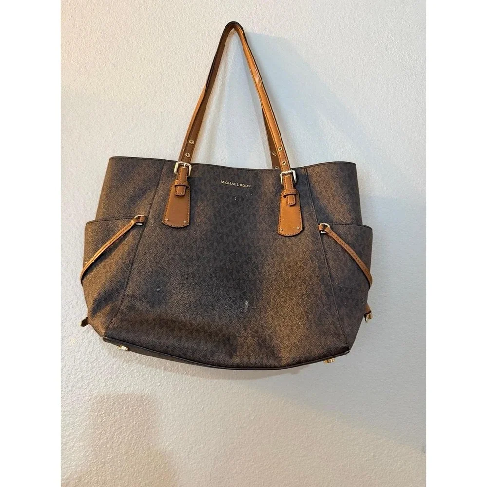 Michael Kors Voyager East West Tote- Brown‎